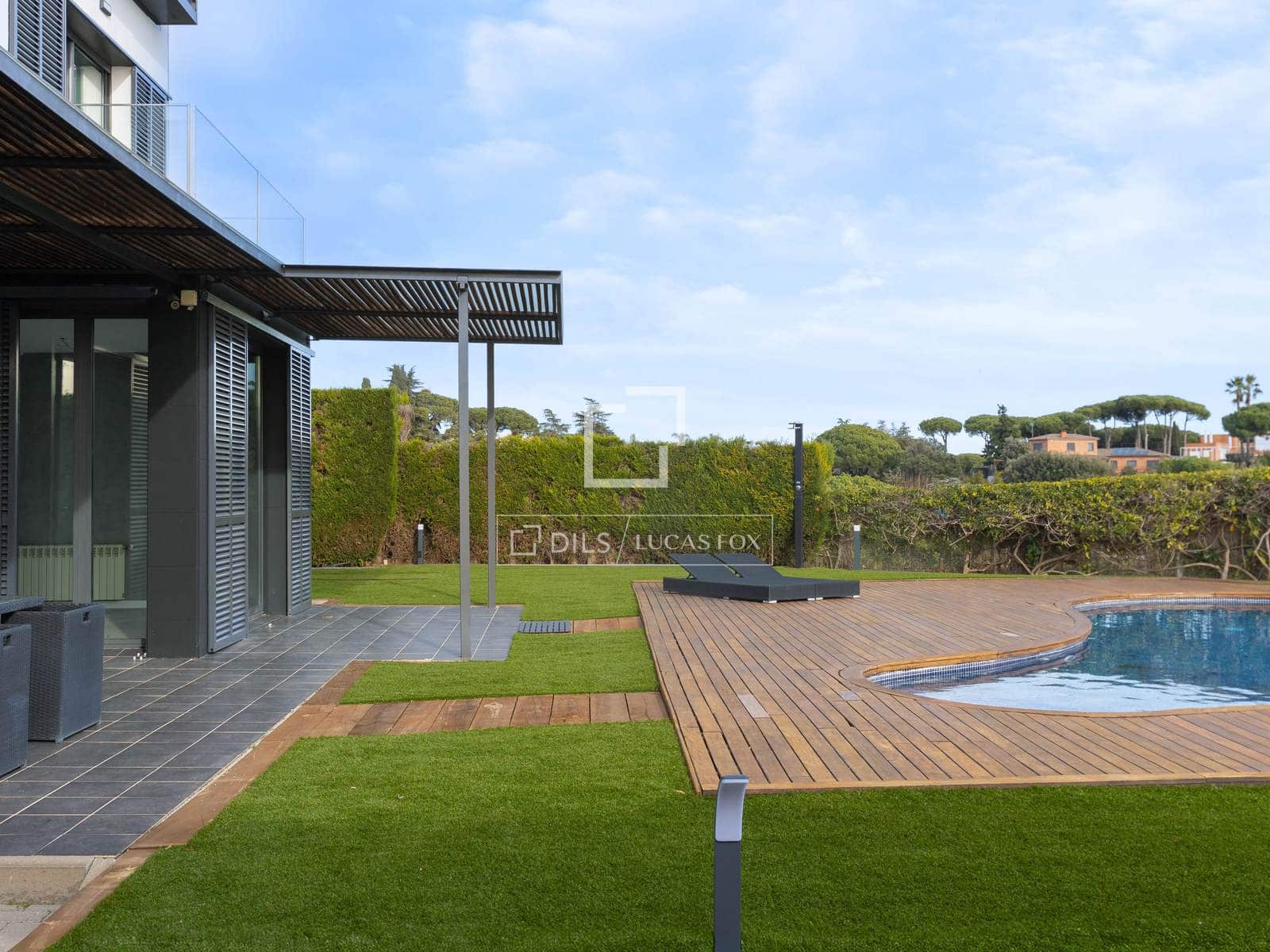 4 chambre Villa/Maison à vendre à Sant Vicenc de Montalt avec piscine garage - 889 000 € (Ref: 9519376)