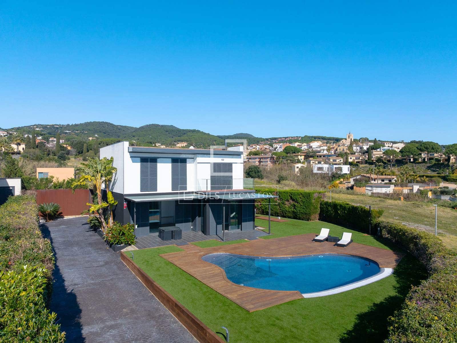 4 chambre Villa/Maison à vendre à Sant Vicenc de Montalt avec piscine garage - 889 000 € (Ref: 9519376)
