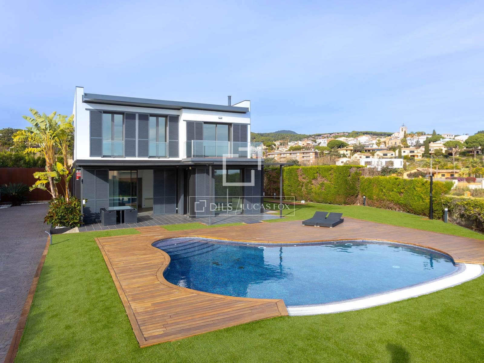 4 chambre Villa/Maison à vendre à Sant Vicenc de Montalt avec piscine garage - 889 000 € (Ref: 9519376)