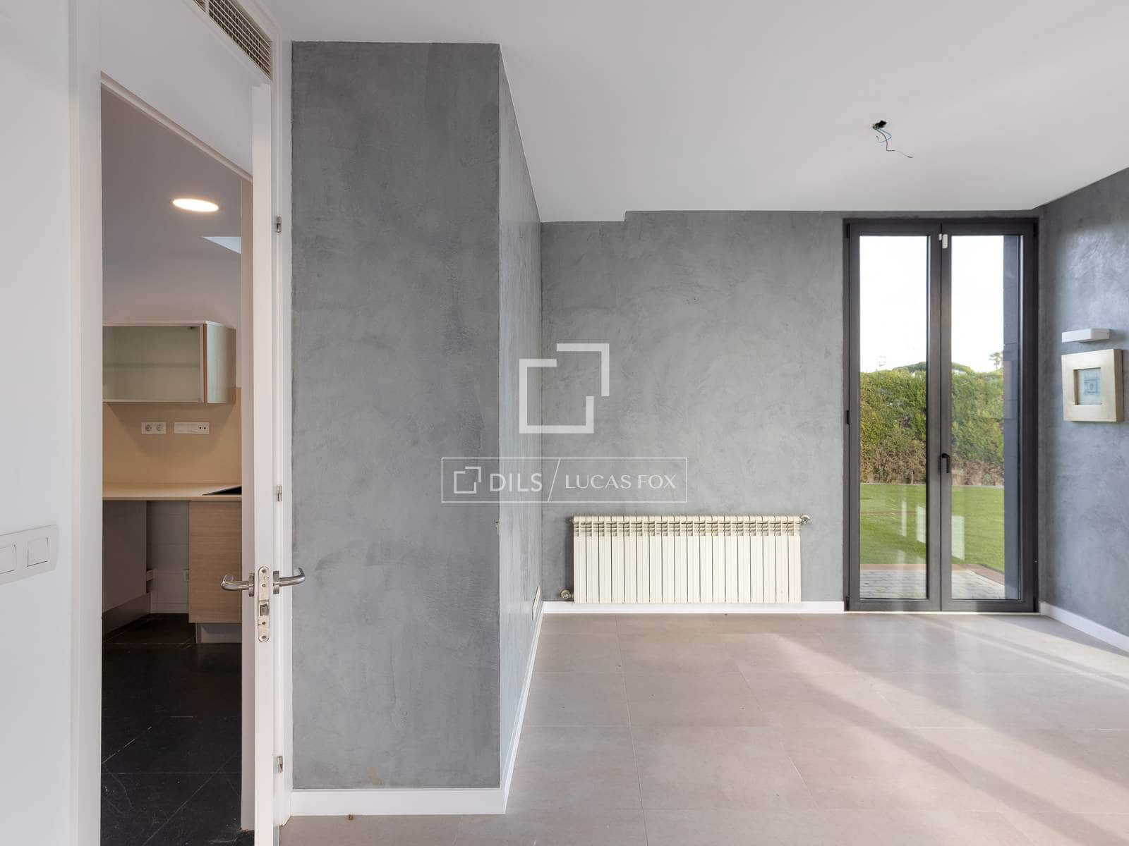 4 chambre Villa/Maison à vendre à Sant Vicenc de Montalt avec piscine garage - 889 000 € (Ref: 9519376)