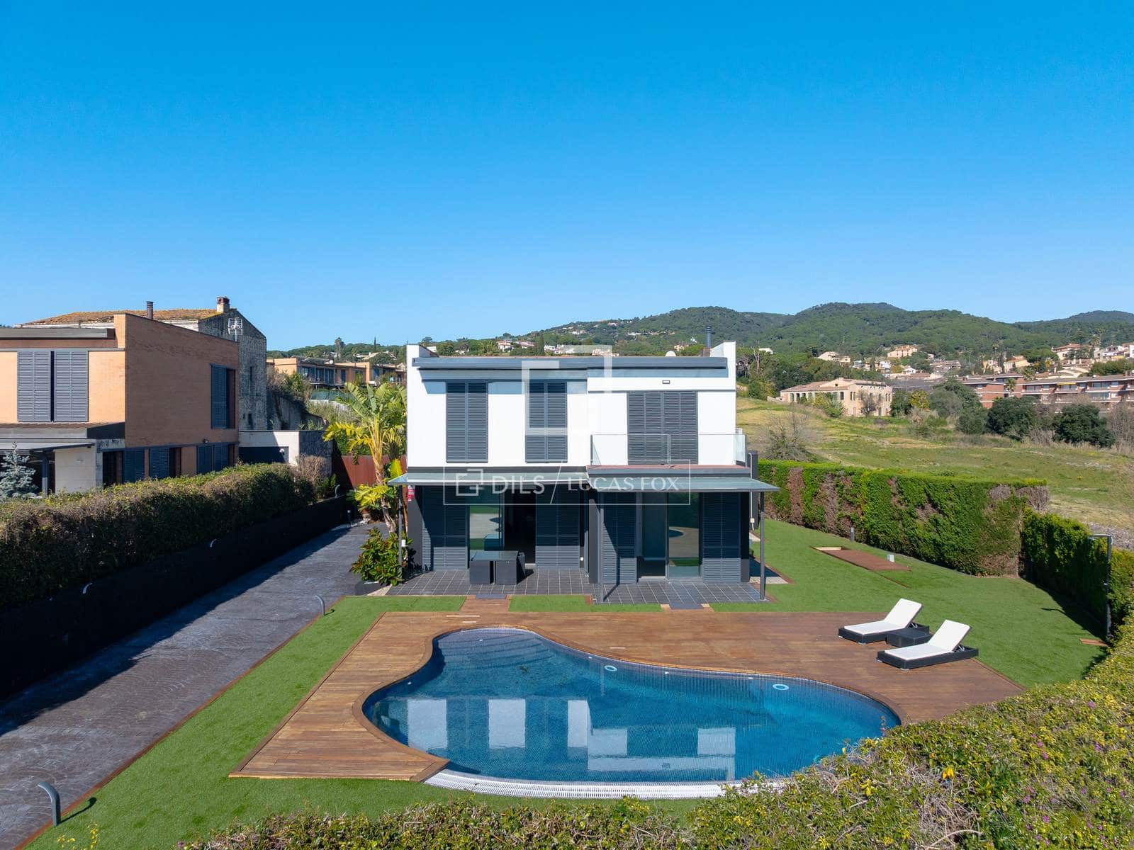 4 chambre Villa/Maison à vendre à Sant Vicenc de Montalt avec piscine garage - 889 000 € (Ref: 9519376)