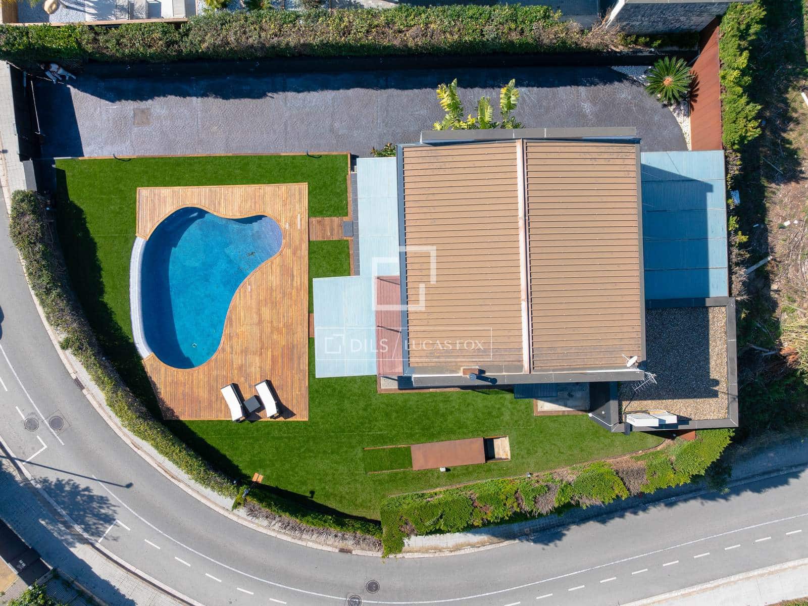 4 chambre Villa/Maison à vendre à Sant Vicenc de Montalt avec piscine garage - 889 000 € (Ref: 9519376)