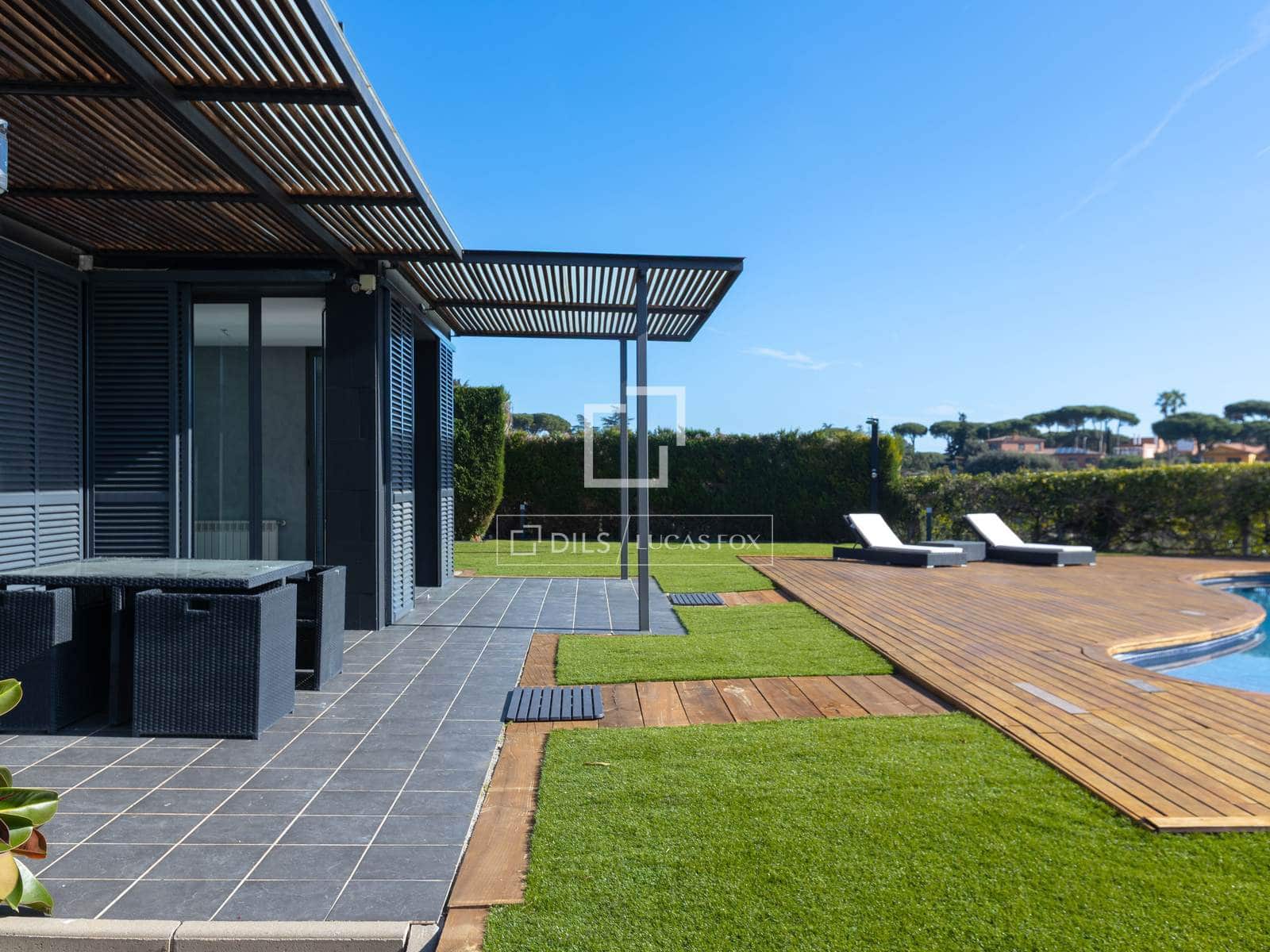 4 chambre Villa/Maison à vendre à Sant Vicenc de Montalt avec piscine garage - 889 000 € (Ref: 9519376)