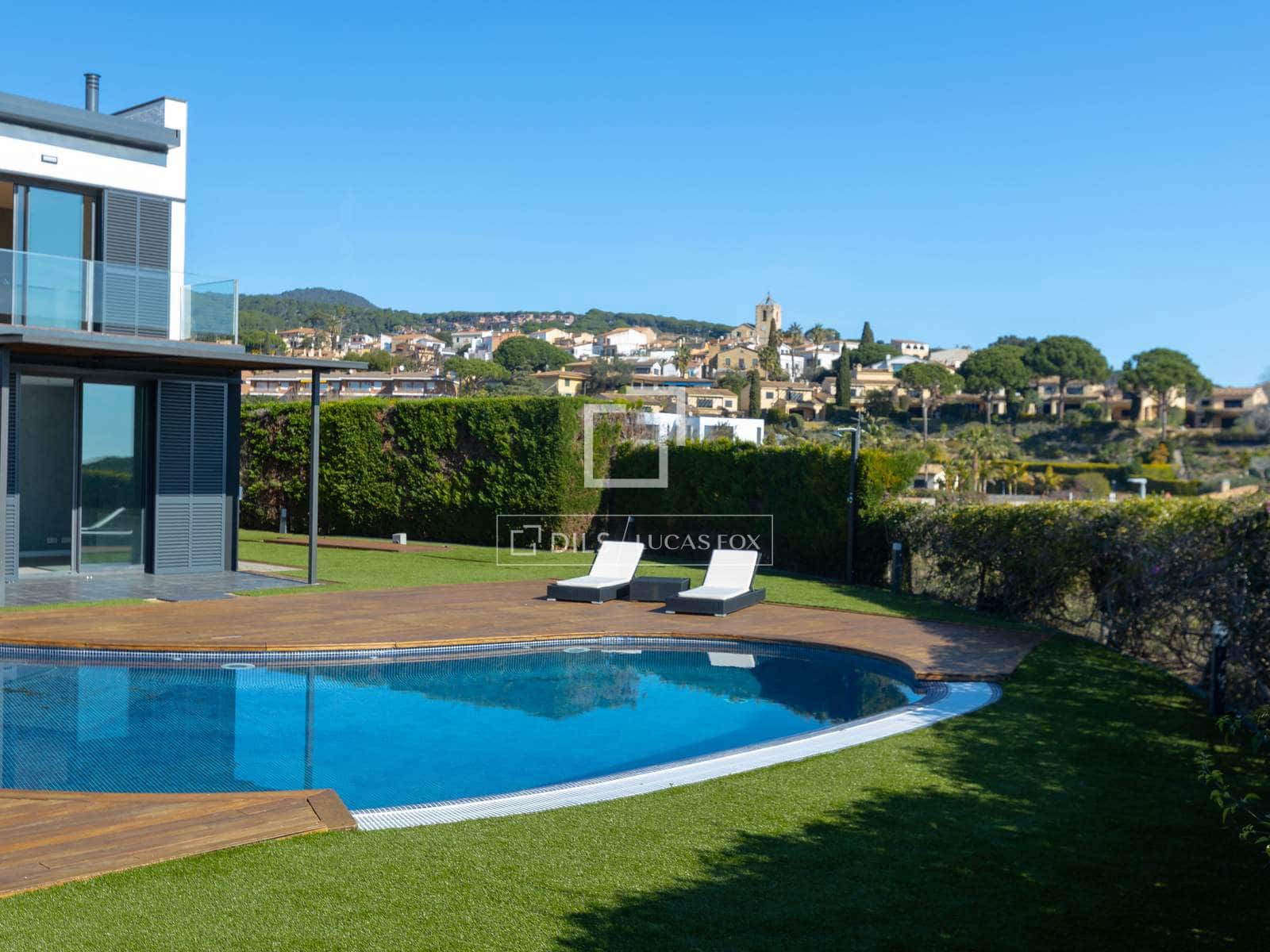 4 chambre Villa/Maison à vendre à Sant Vicenc de Montalt avec piscine garage - 889 000 € (Ref: 9519376)