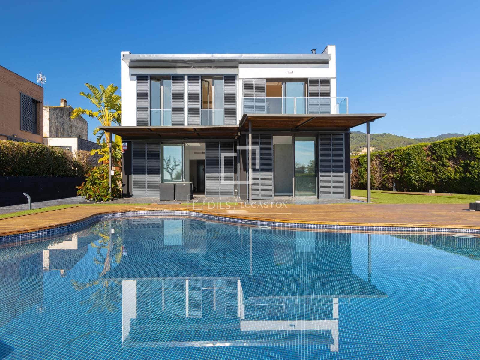 4 chambre Villa/Maison à vendre à Sant Vicenc de Montalt avec piscine garage - 889 000 € (Ref: 9519376)