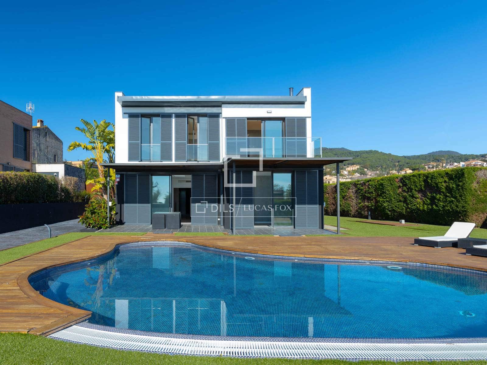 4 chambre Villa/Maison à vendre à Sant Vicenc de Montalt avec piscine garage - 889 000 € (Ref: 9519376)