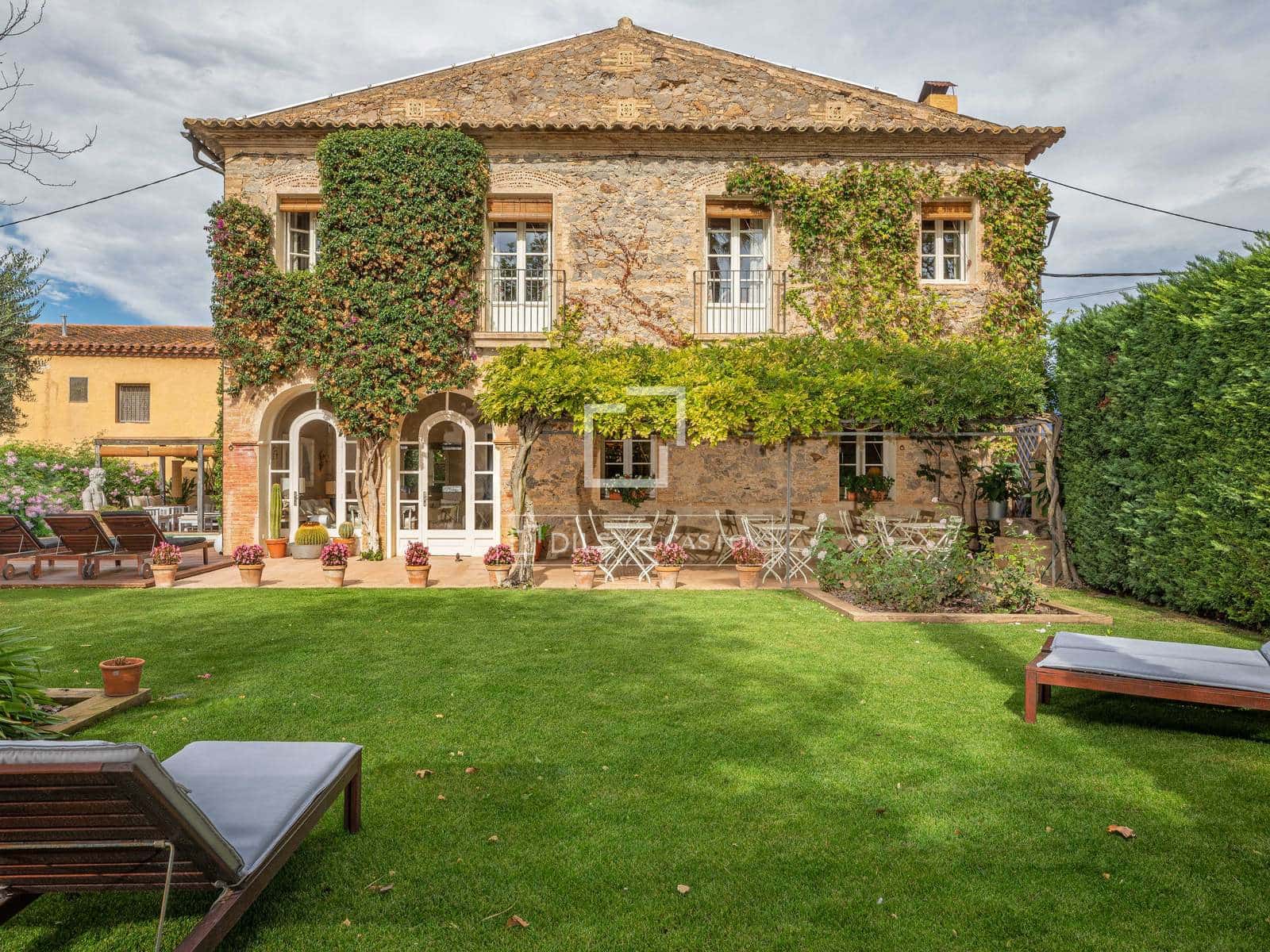 8 bedroom Finca/Country House for sale in Torroella de Fluvia with pool - € 1,495,000 (Ref: 9522834)