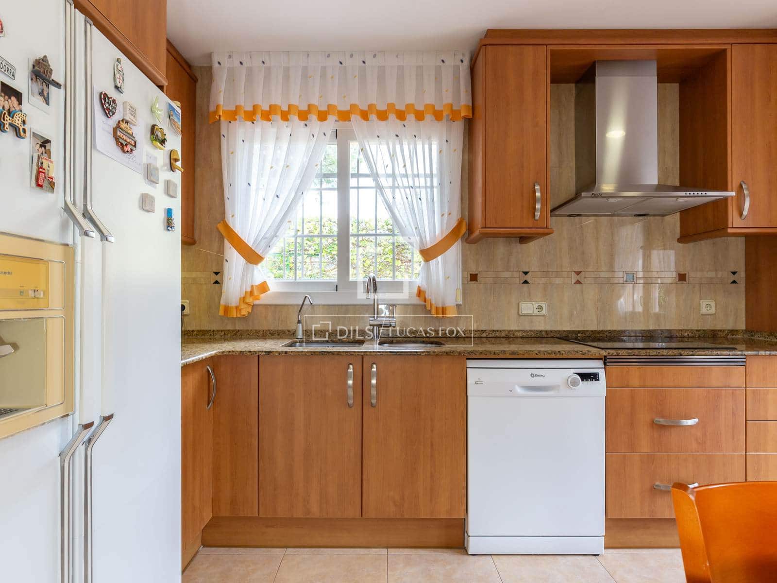 6 bedroom Villa for sale in Sant Just Desvern with garage - € 1,480,000 (Ref: 9522835)