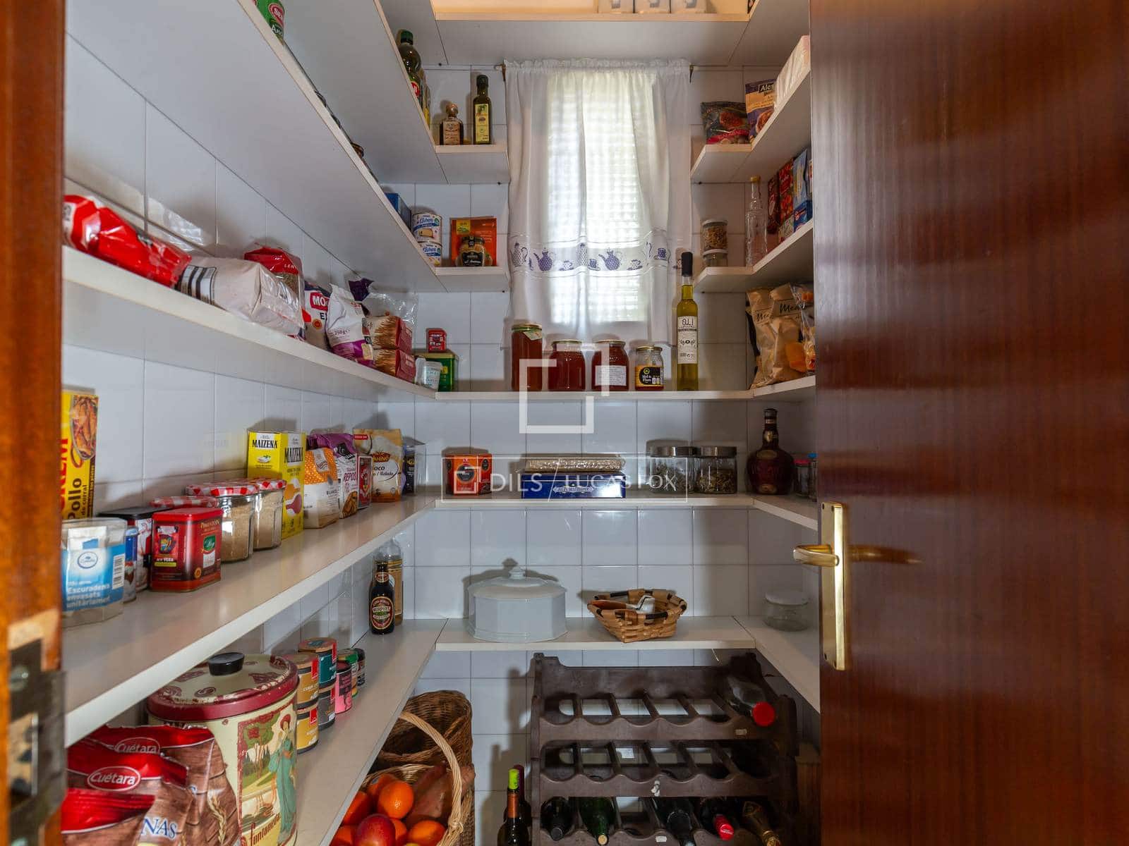 6 bedroom Villa for sale in Sant Just Desvern with garage - € 1,480,000 (Ref: 9522835)