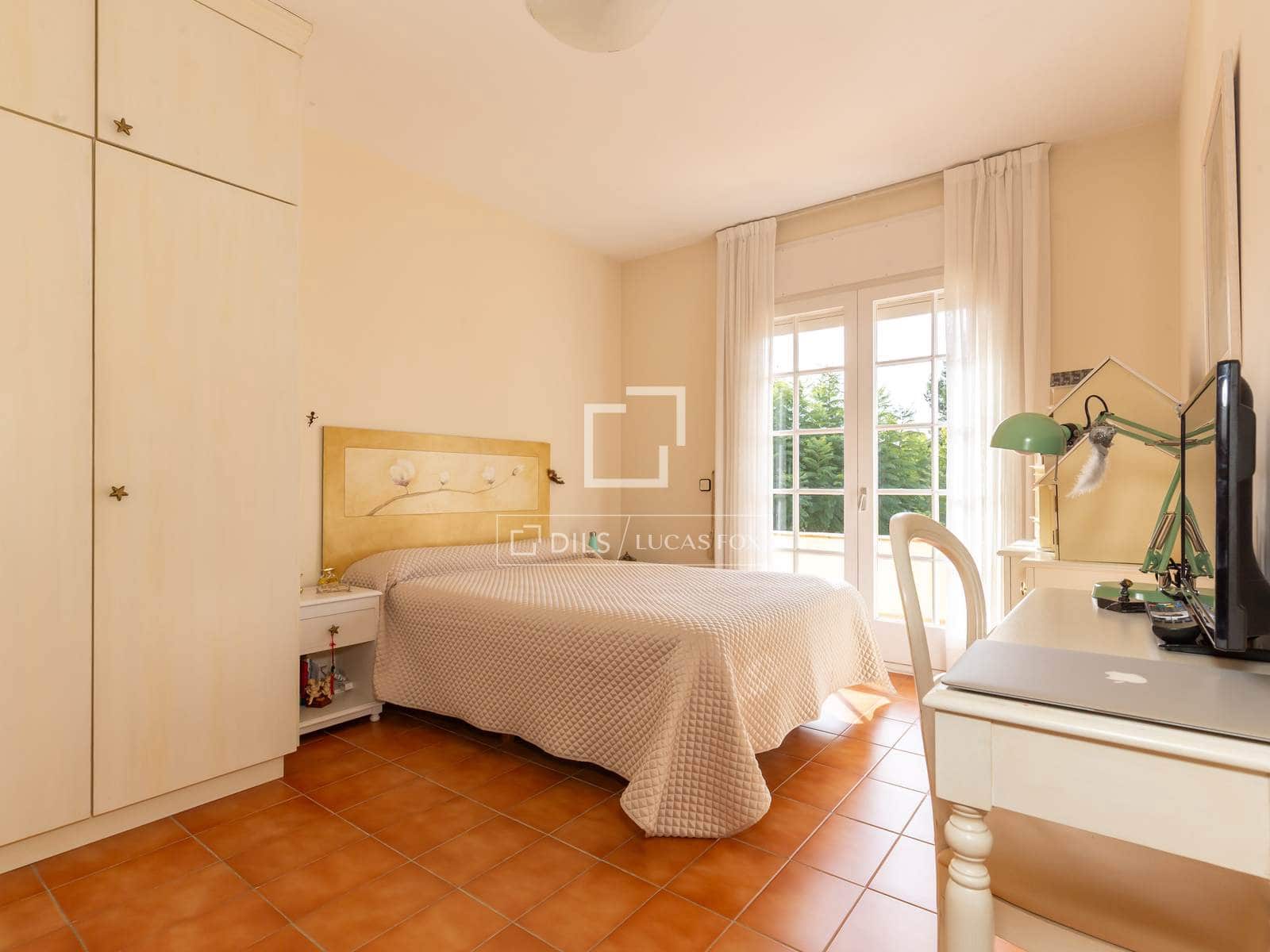 6 bedroom Villa for sale in Sant Just Desvern with garage - € 1,480,000 (Ref: 9522835)