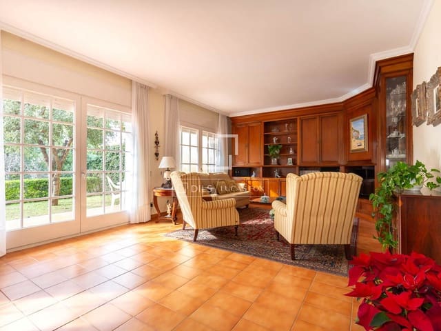 6 bedroom Villa for sale in Sant Just Desvern with garage - € 1,480,000 (Ref: 9522835)