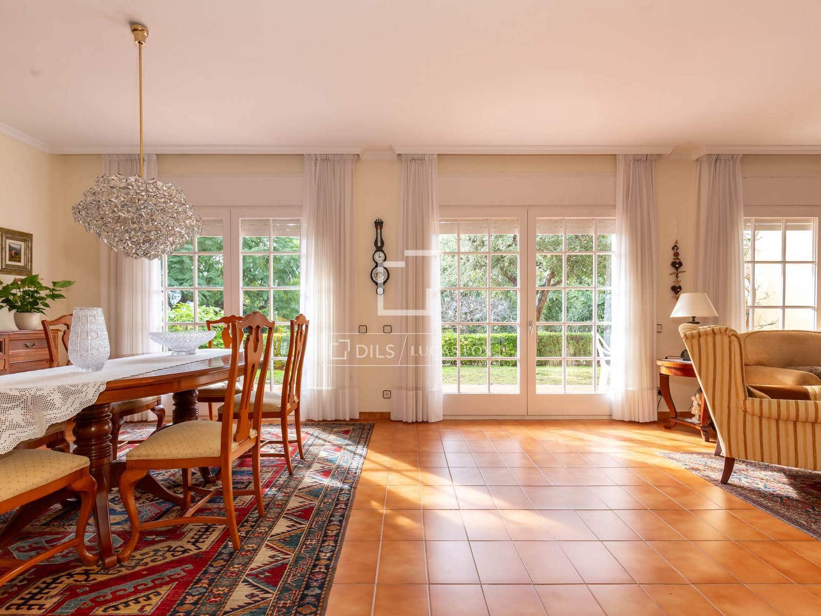 6 bedroom Villa for sale in Sant Just Desvern with garage - € 1,480,000 (Ref: 9522835)