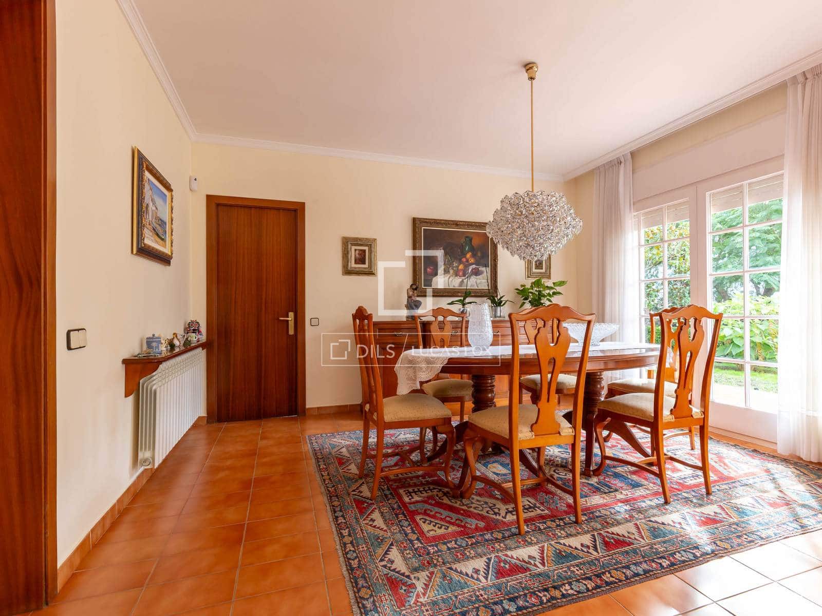 6 bedroom Villa for sale in Sant Just Desvern with garage - € 1,480,000 (Ref: 9522835)