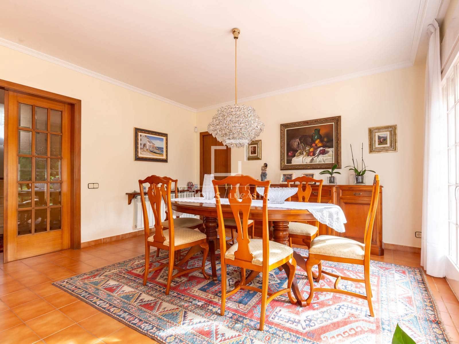 6 bedroom Villa for sale in Sant Just Desvern with garage - € 1,480,000 (Ref: 9522835)