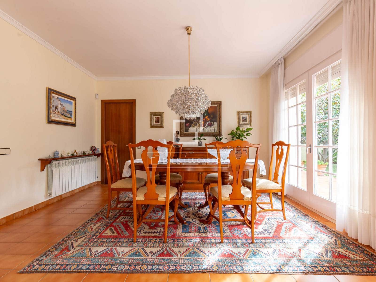 6 bedroom Villa for sale in Sant Just Desvern with garage - € 1,480,000 (Ref: 9522835)