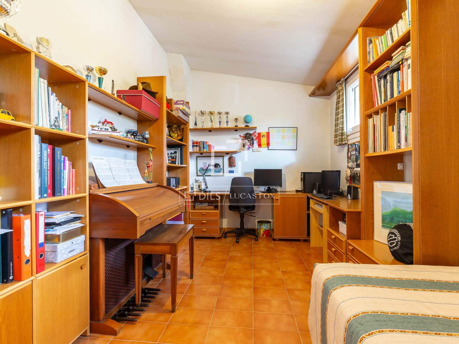 6 bedroom Villa for sale in Sant Just Desvern with garage - € 1,480,000 (Ref: 9522835)