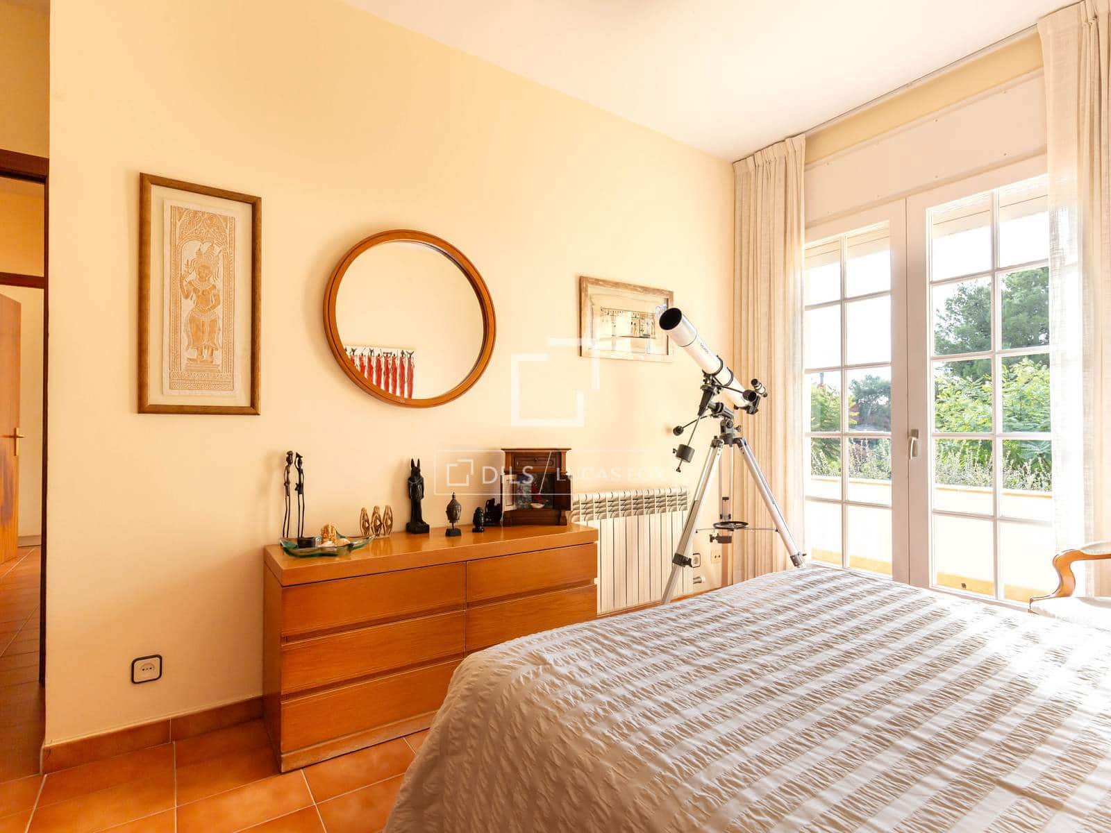 6 bedroom Villa for sale in Sant Just Desvern with garage - € 1,480,000 (Ref: 9522835)