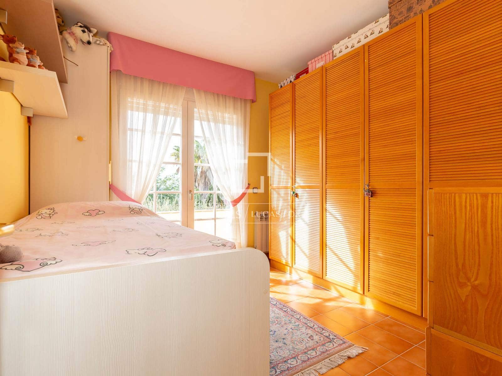 6 bedroom Villa for sale in Sant Just Desvern with garage - € 1,480,000 (Ref: 9522835)