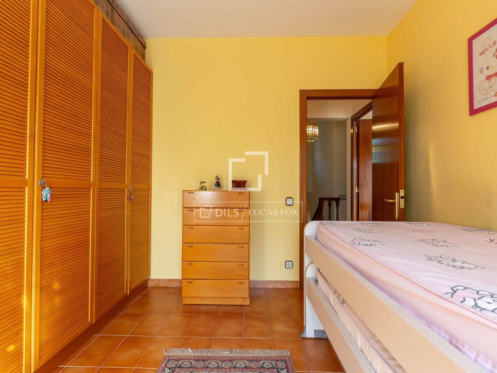 6 bedroom Villa for sale in Sant Just Desvern with garage - € 1,480,000 (Ref: 9522835)