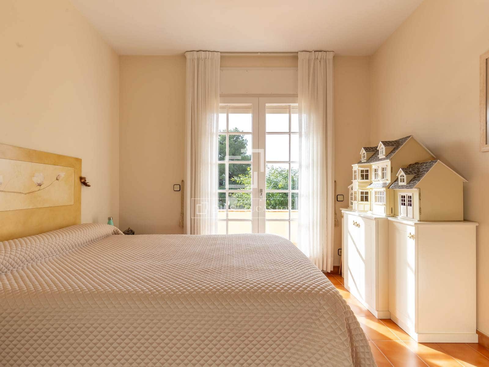 6 bedroom Villa for sale in Sant Just Desvern with garage - € 1,480,000 (Ref: 9522835)