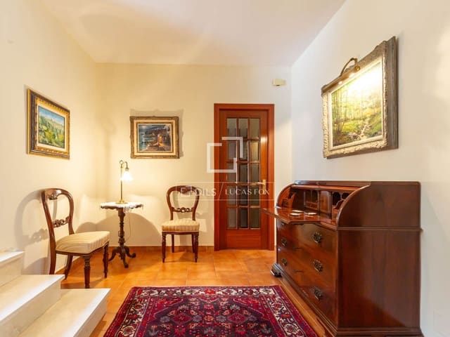 6 bedroom Villa for sale in Sant Just Desvern with garage - € 1,480,000 (Ref: 9522835)