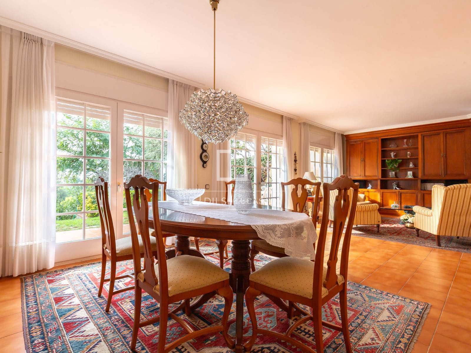 6 bedroom Villa for sale in Sant Just Desvern with garage - € 1,480,000 (Ref: 9522835)