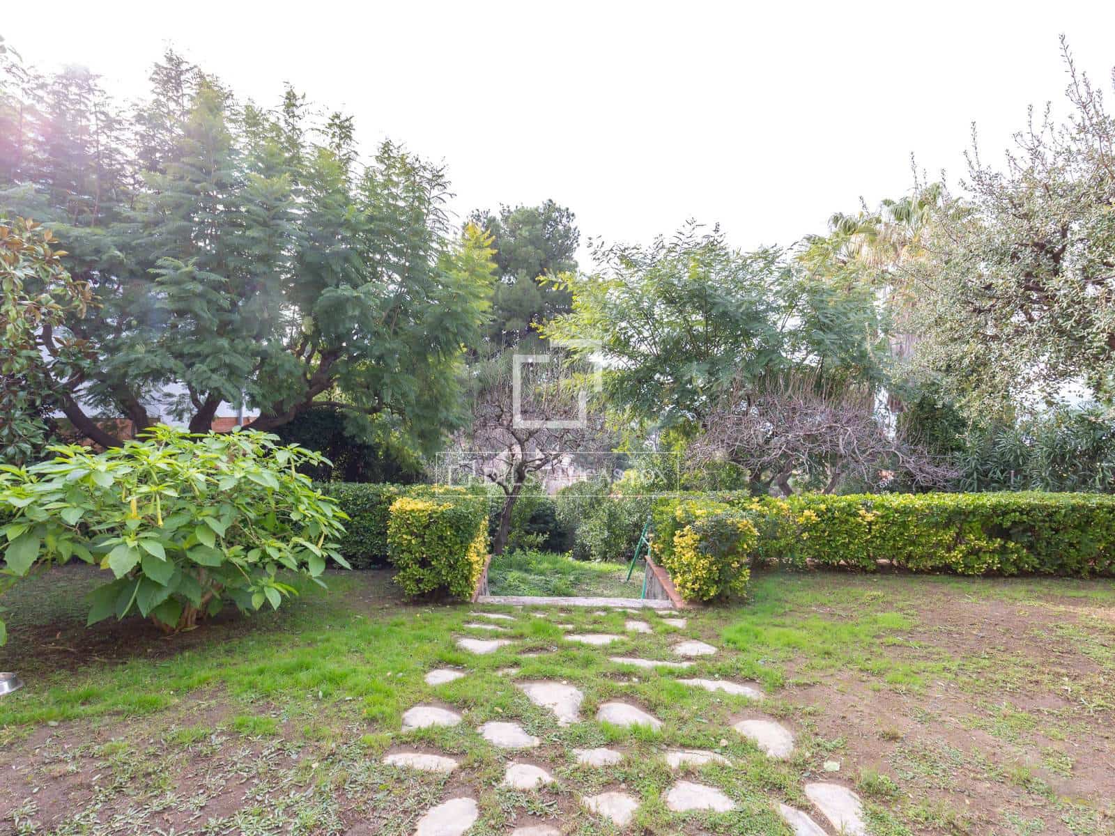 6 bedroom Villa for sale in Sant Just Desvern with garage - € 1,480,000 (Ref: 9522835)