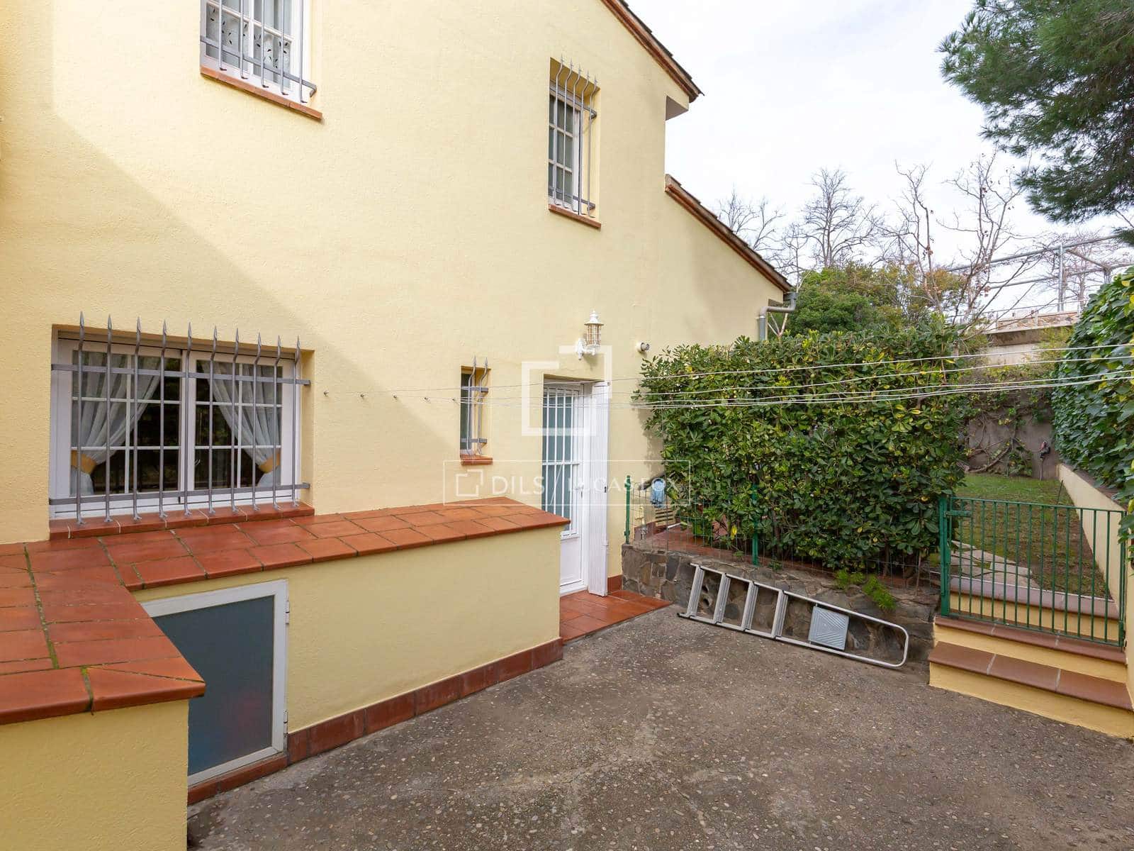 6 bedroom Villa for sale in Sant Just Desvern with garage - € 1,480,000 (Ref: 9522835)