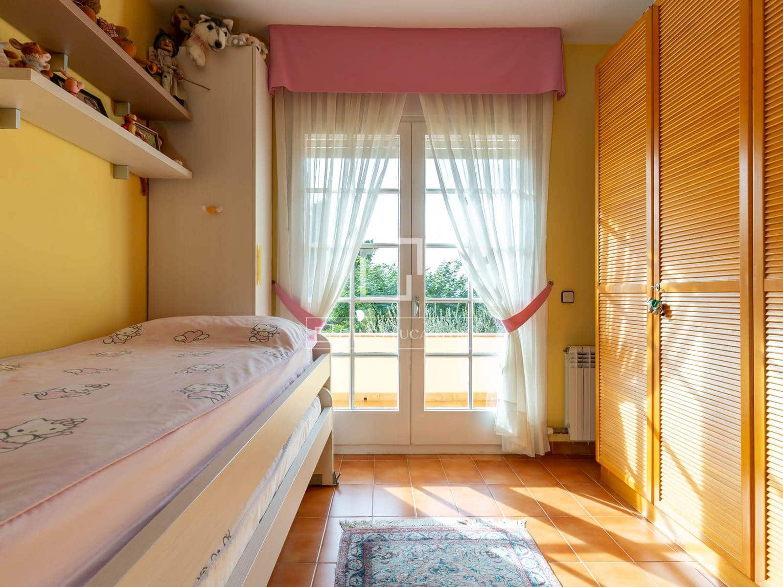 6 bedroom Villa for sale in Sant Just Desvern with garage - € 1,480,000 (Ref: 9522835)