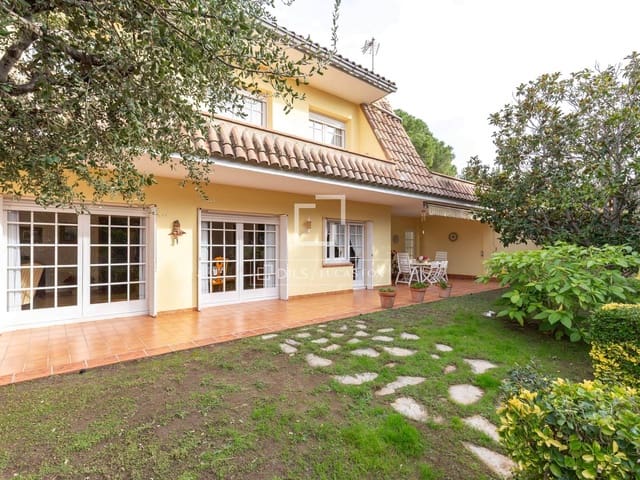 6 bedroom Villa for sale in Sant Just Desvern with garage - € 1,480,000 (Ref: 9522835)