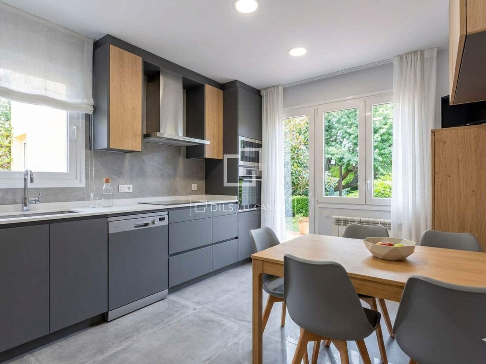 6 bedroom Villa for sale in Sant Just Desvern with garage - € 1,480,000 (Ref: 9522835)