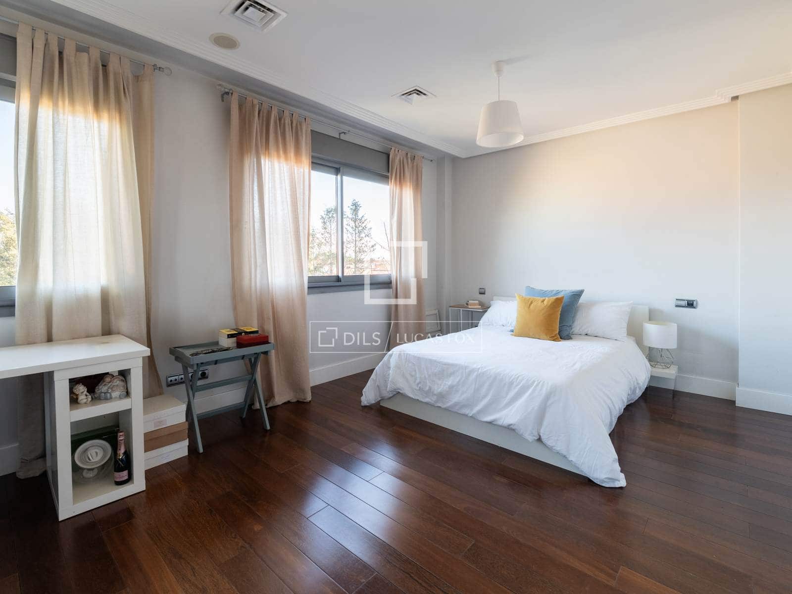 8 bedroom Villa for sale in San Sebastian de los Reyes with pool garage - € 4,975,000 (Ref: 9523578)