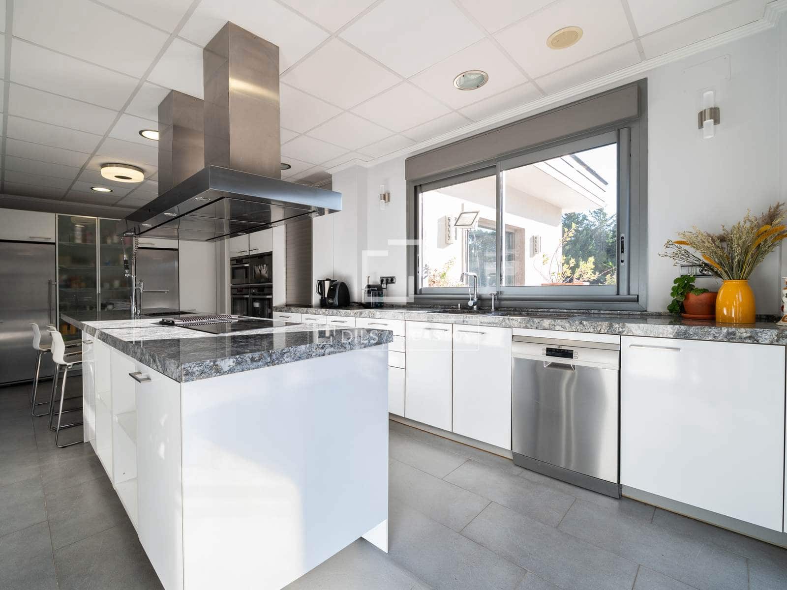 8 bedroom Villa for sale in San Sebastian de los Reyes with pool garage - € 4,975,000 (Ref: 9523578)