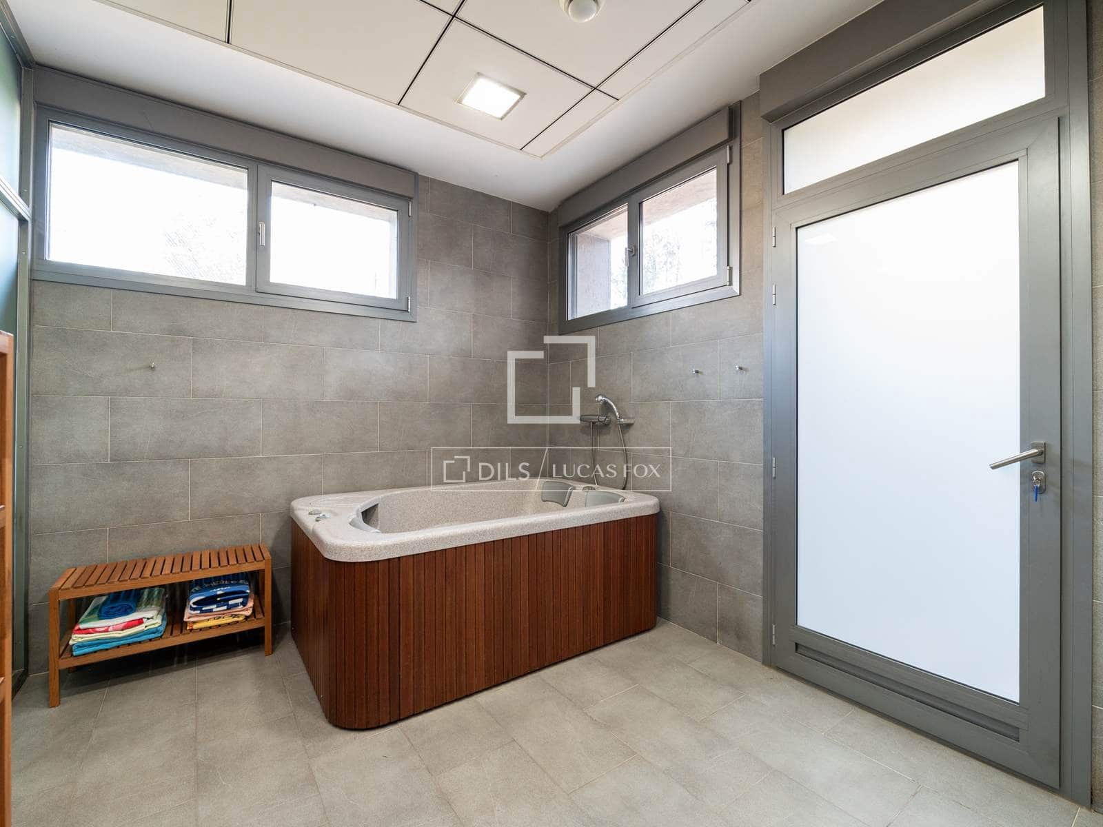 8 bedroom Villa for sale in San Sebastian de los Reyes with pool garage - € 4,975,000 (Ref: 9523578)