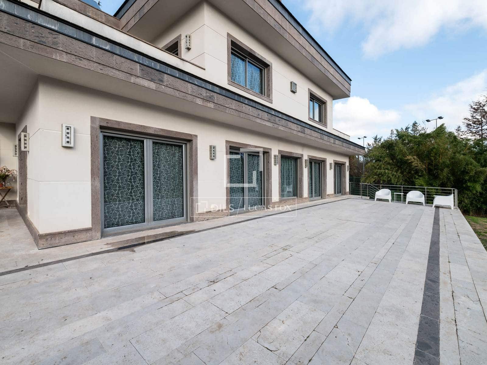 8 bedroom Villa for sale in San Sebastian de los Reyes with pool garage - € 4,975,000 (Ref: 9523578)