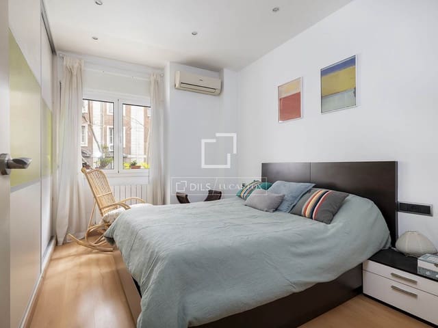 3 bedroom Apartment for sale in La Sagrada Família, Barcelona city - € 450,000 (Ref: 9524578)