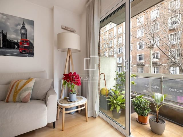 3 bedroom Apartment for sale in La Sagrada Família, Barcelona city - € 450,000 (Ref: 9524578)