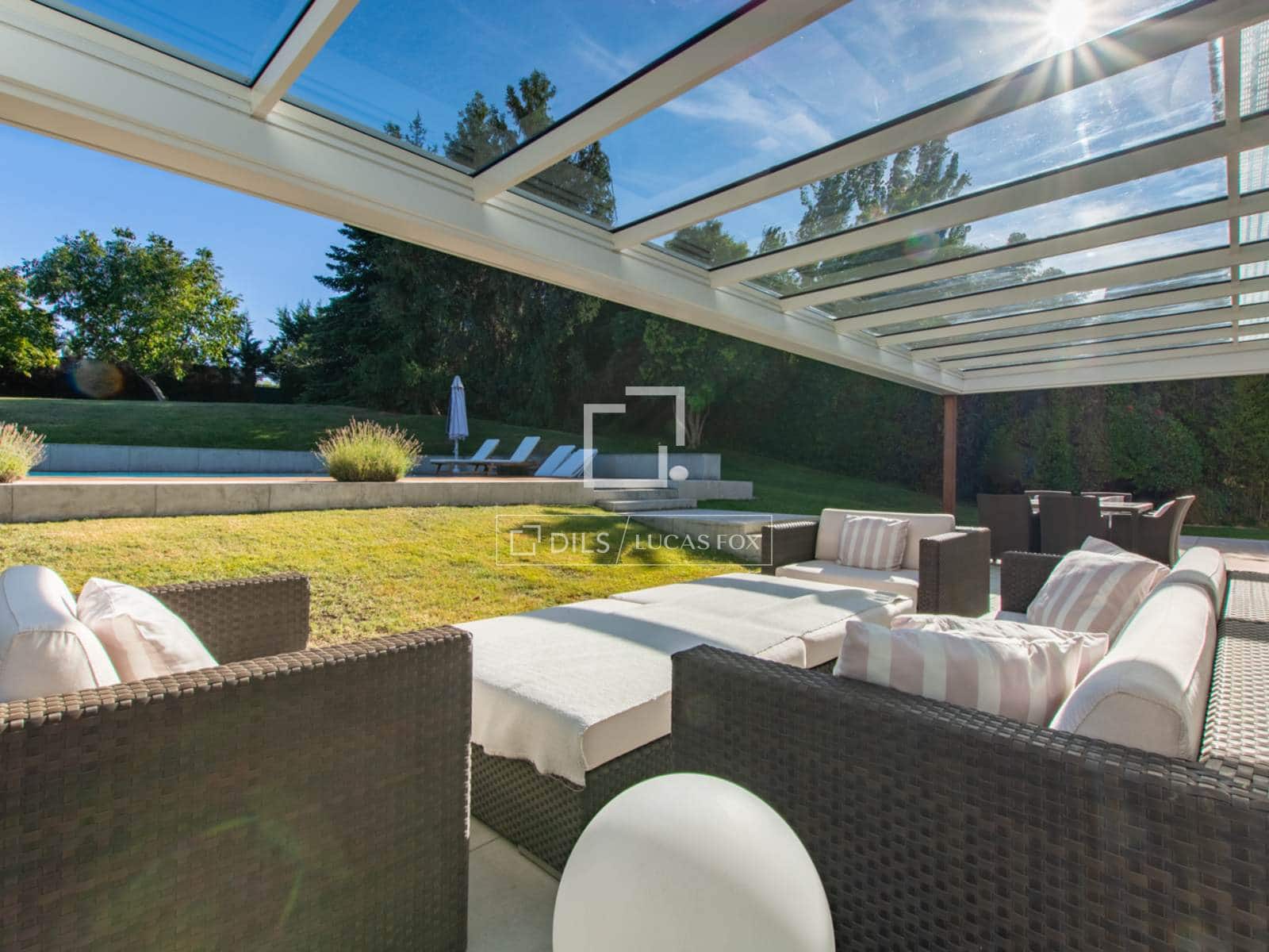 4 bedroom Villa for sale in Pozuelo de Alarcon with pool garage - € 2,450,000 (Ref: 9524778)