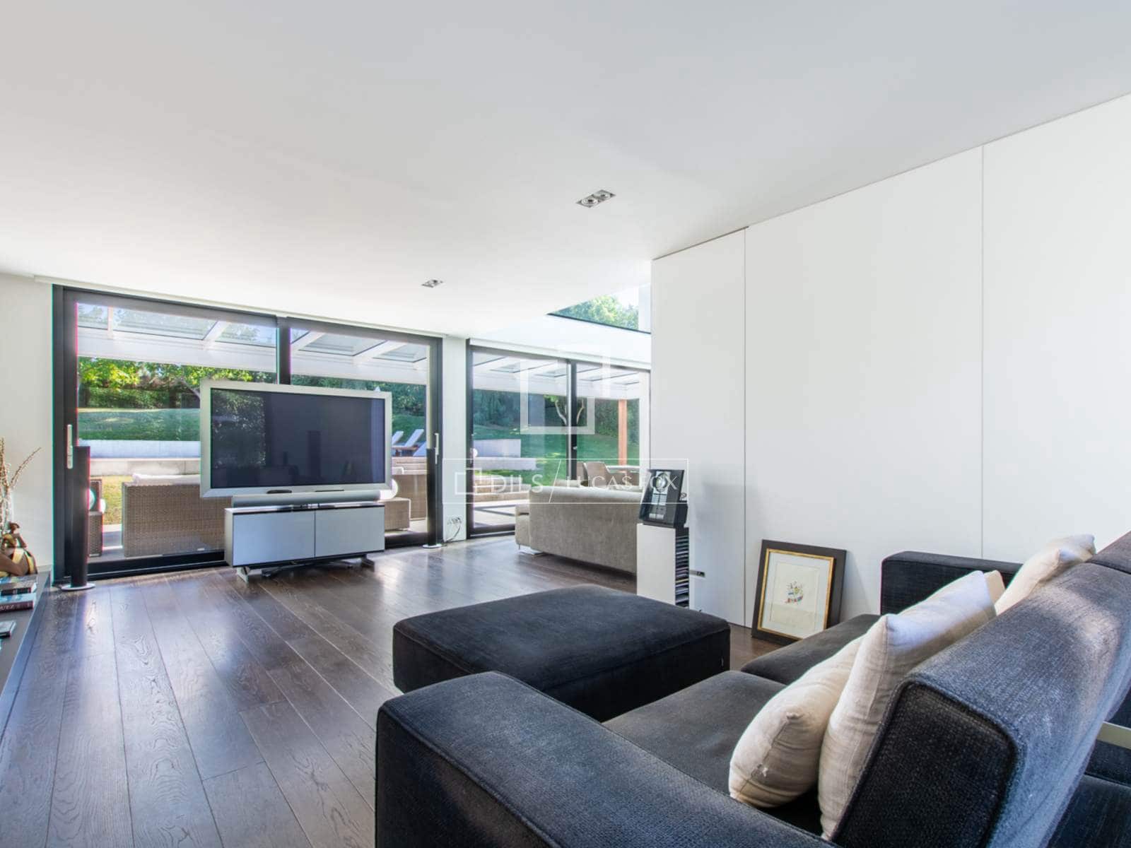 4 bedroom Villa for sale in Pozuelo de Alarcon with pool garage - € 2,450,000 (Ref: 9524778)