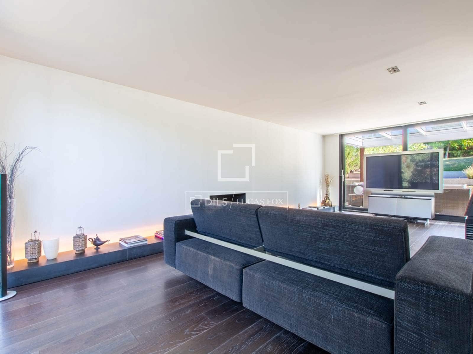 4 bedroom Villa for sale in Pozuelo de Alarcon with pool garage - € 2,450,000 (Ref: 9524778)