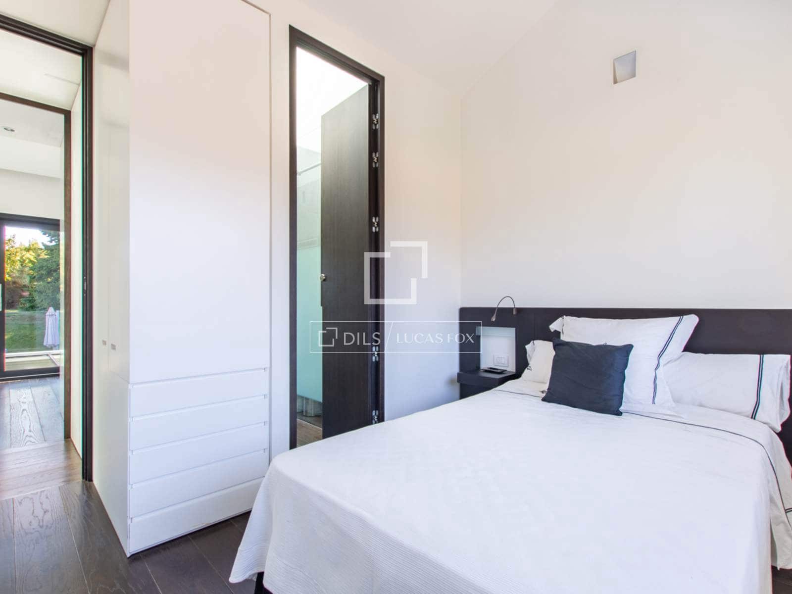 4 bedroom Villa for sale in Pozuelo de Alarcon with pool garage - € 2,450,000 (Ref: 9524778)