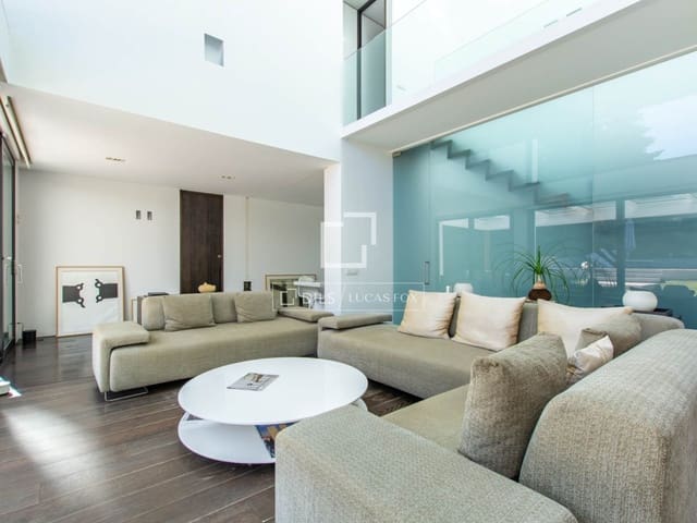 4 bedroom Villa for sale in Pozuelo de Alarcón with pool garage - € 2,450,000 (Ref: 9524778)