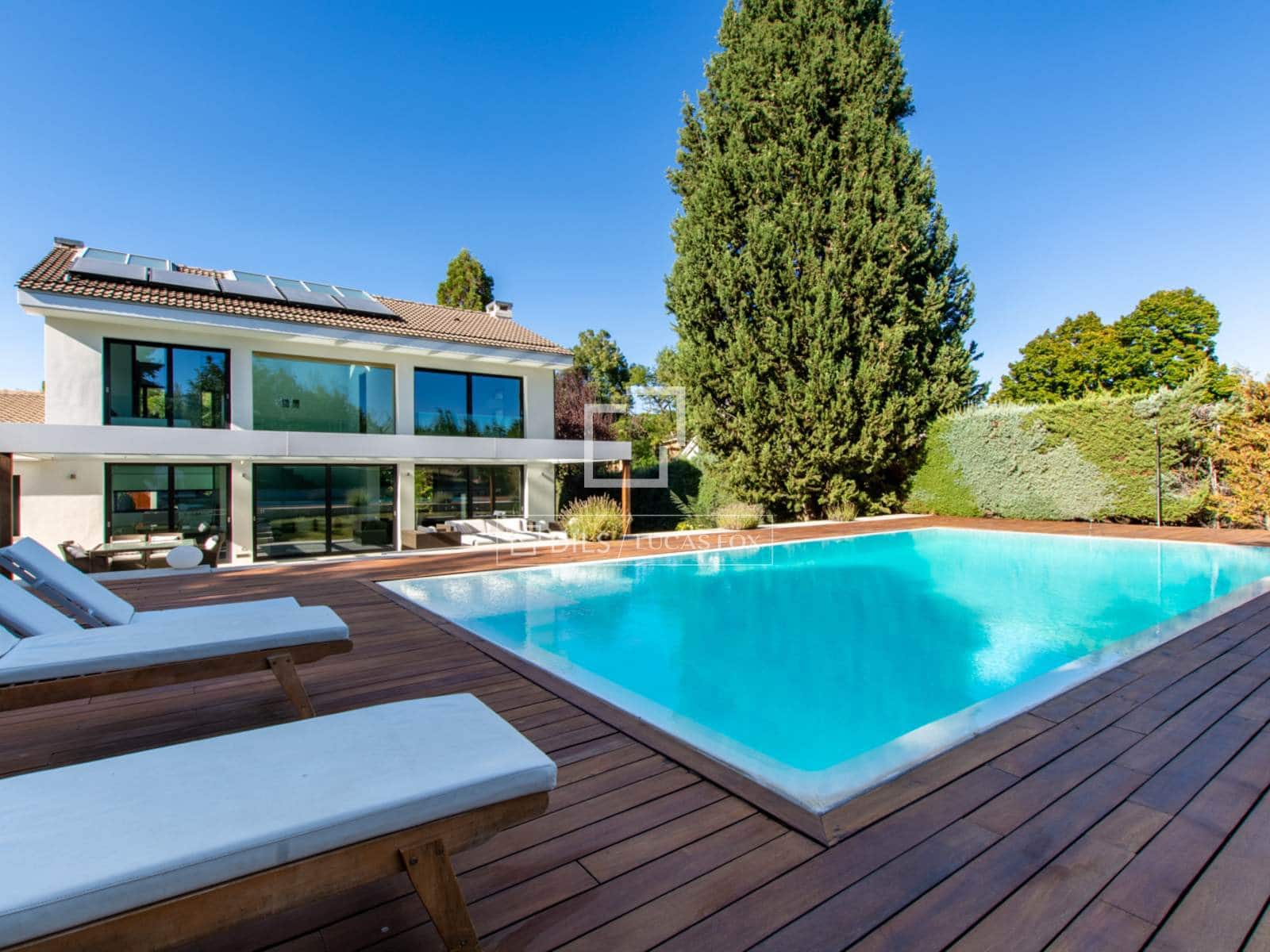 4 bedroom Villa for sale in Pozuelo de Alarcon with pool garage - € 2,450,000 (Ref: 9524778)