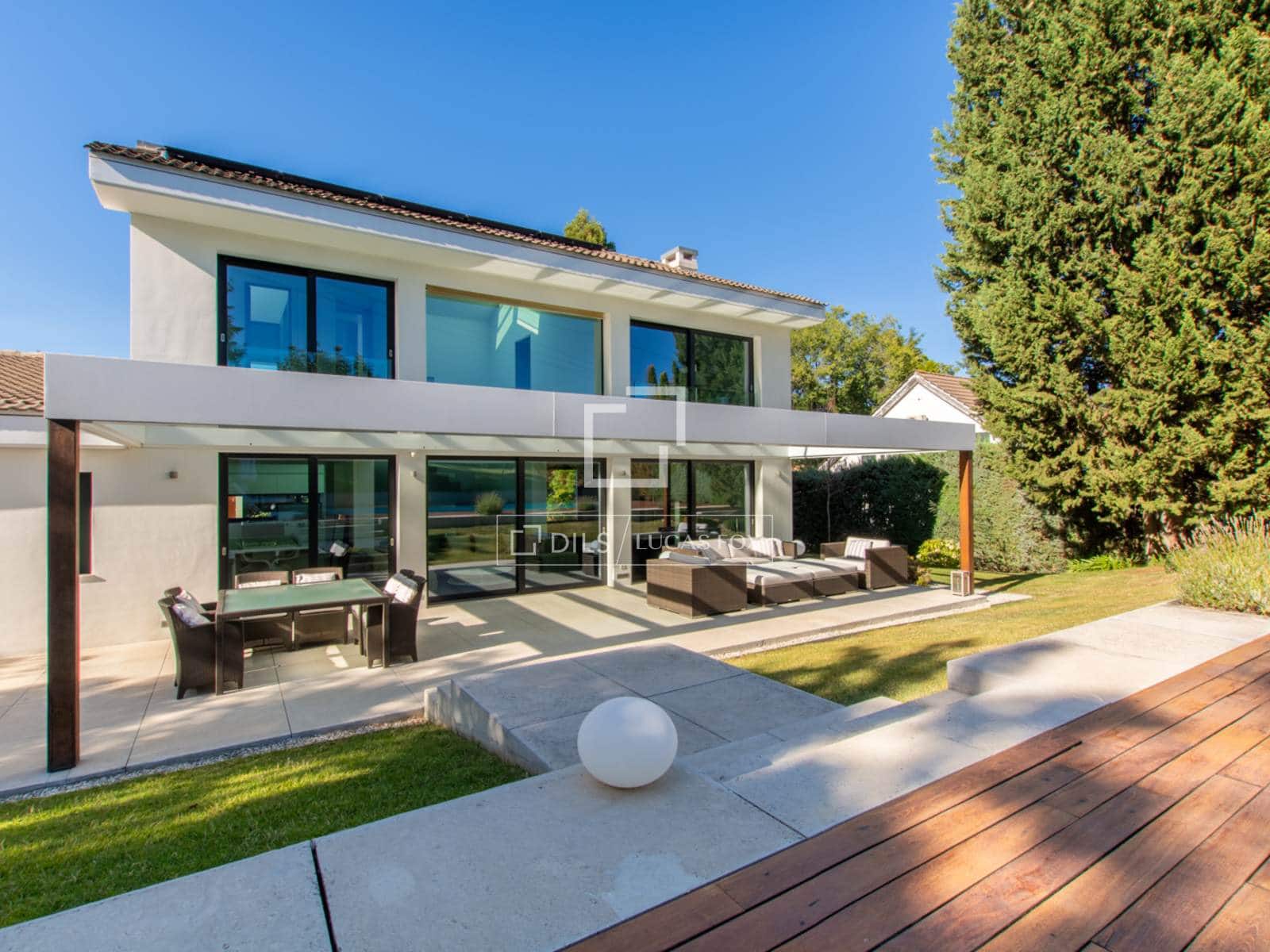 4 bedroom Villa for sale in Pozuelo de Alarcon with pool garage - € 2,450,000 (Ref: 9524778)
