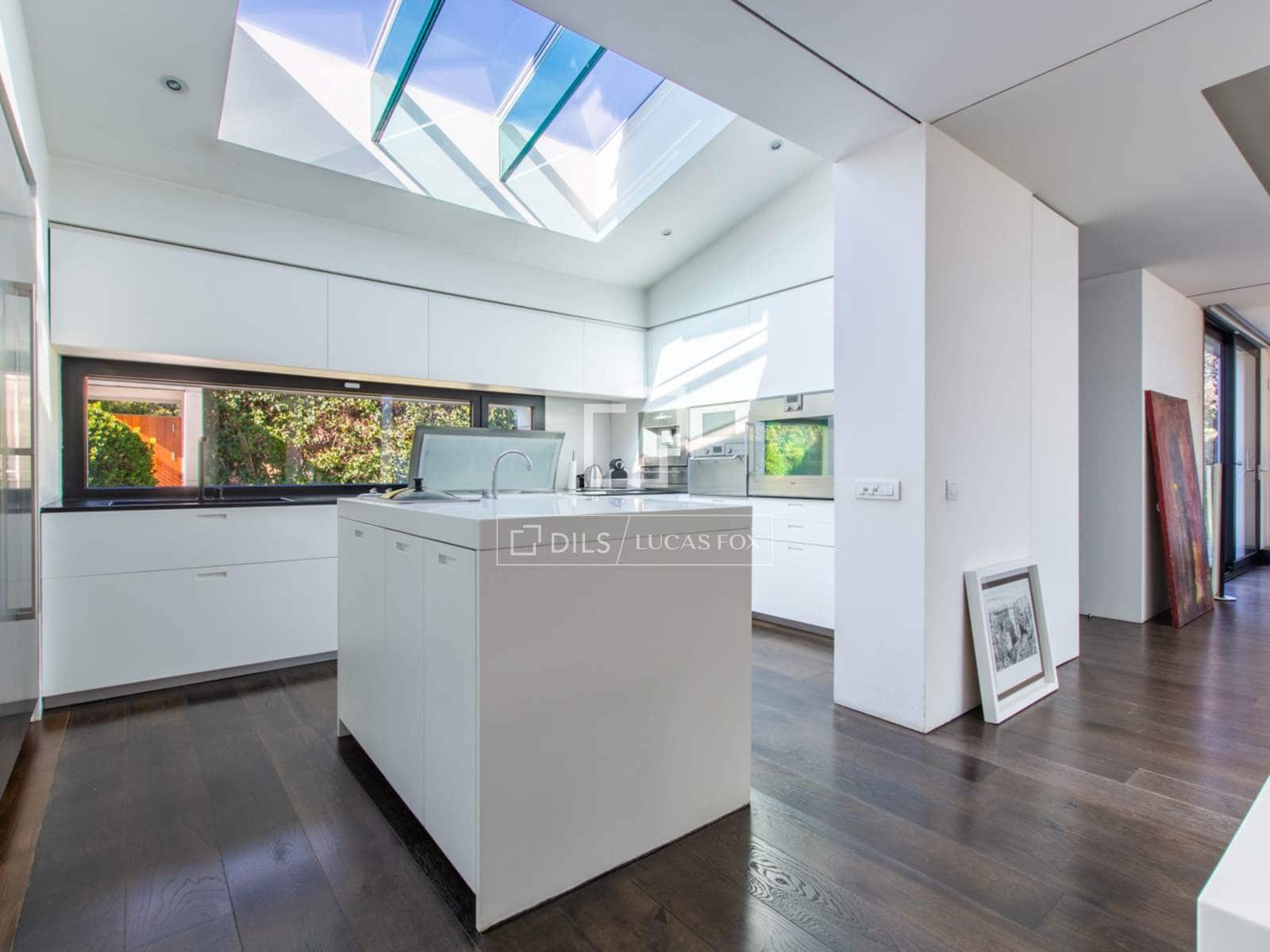 4 bedroom Villa for sale in Pozuelo de Alarcon with pool garage - € 2,450,000 (Ref: 9524778)