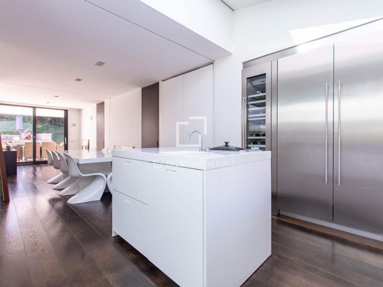 4 bedroom Villa for sale in Pozuelo de Alarcon with pool garage - € 2,450,000 (Ref: 9524778)