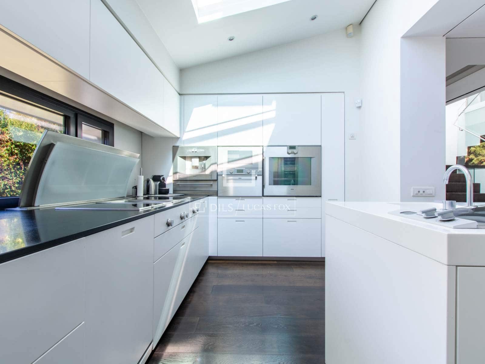 4 bedroom Villa for sale in Pozuelo de Alarcon with pool garage - € 2,450,000 (Ref: 9524778)