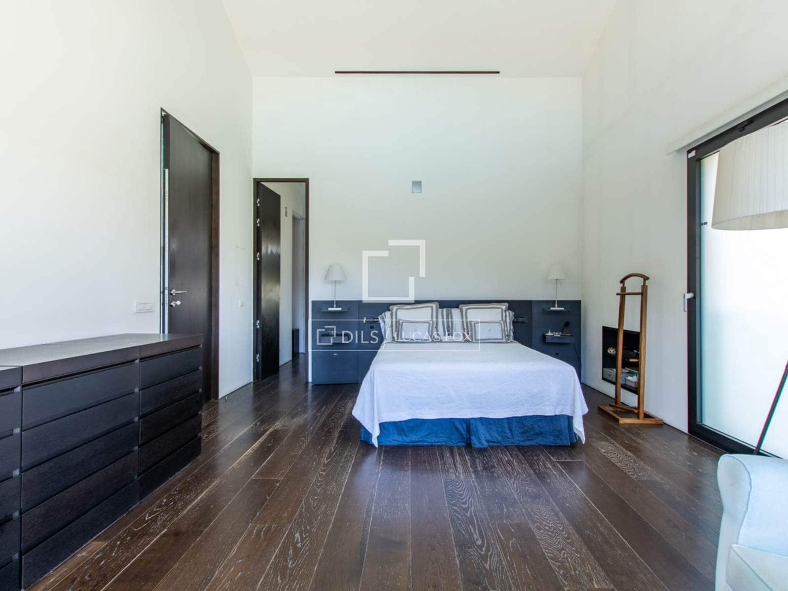 4 bedroom Villa for sale in Pozuelo de Alarcon with pool garage - € 2,450,000 (Ref: 9524778)