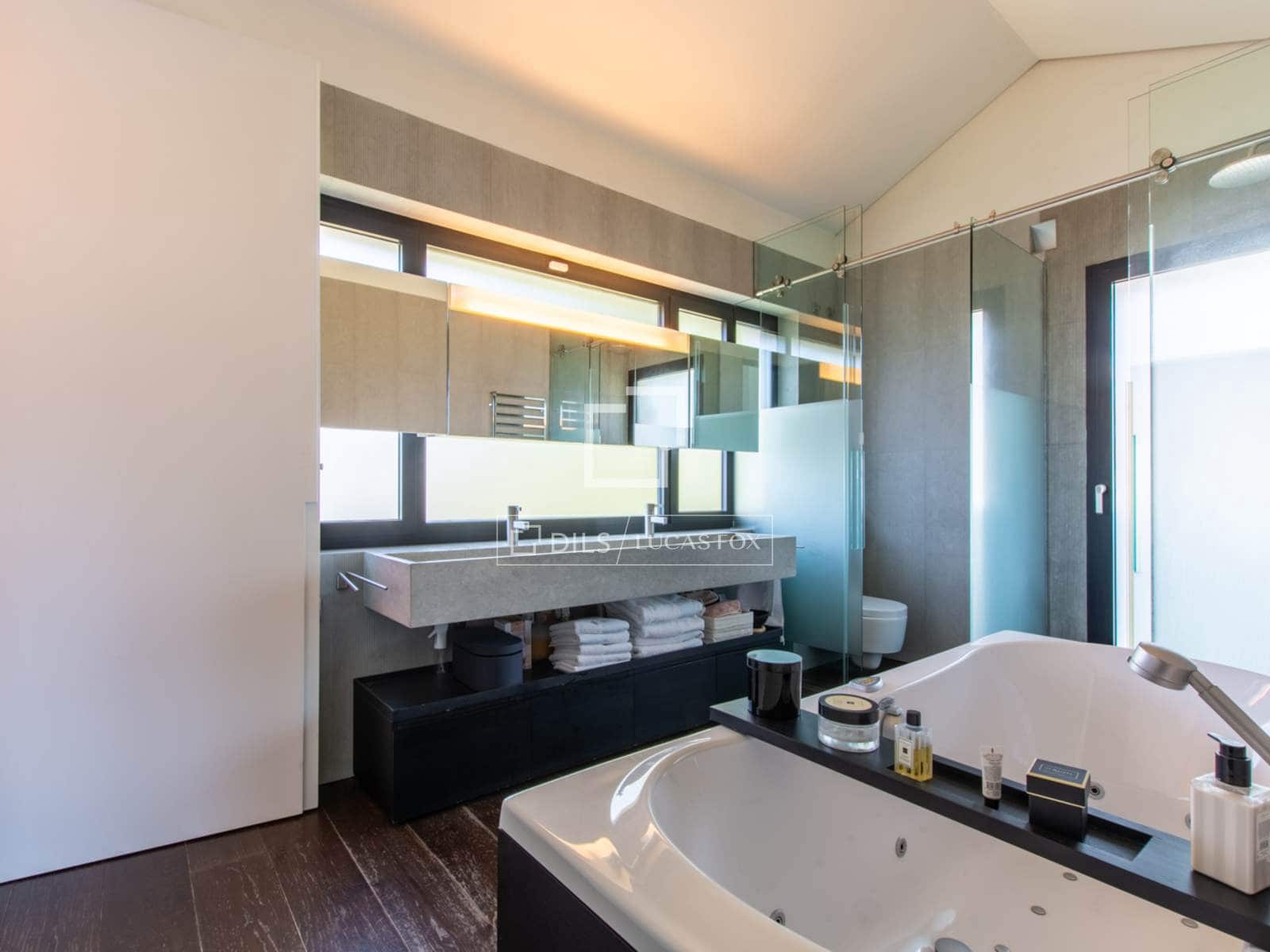 4 bedroom Villa for sale in Pozuelo de Alarcon with pool garage - € 2,450,000 (Ref: 9524778)