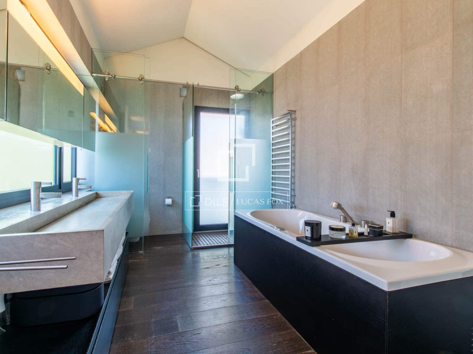 4 bedroom Villa for sale in Pozuelo de Alarcon with pool garage - € 2,450,000 (Ref: 9524778)